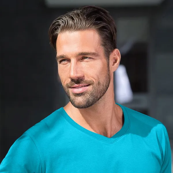 Férfi szűk póló - V-alakú nyakkivágás