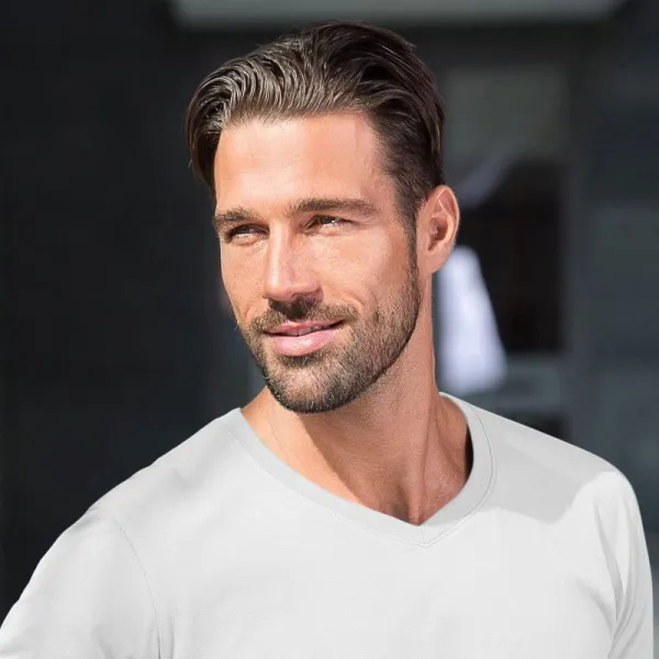 Férfi szűk póló - V-alakú nyakkivágás