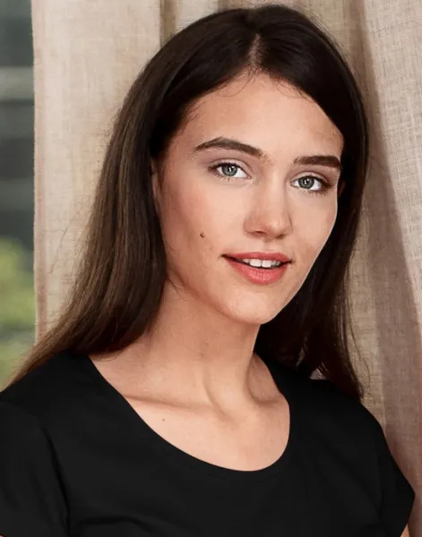 Női vékony póló, kerek nyakkivágással - Mélyebb kerek nyakkivágás