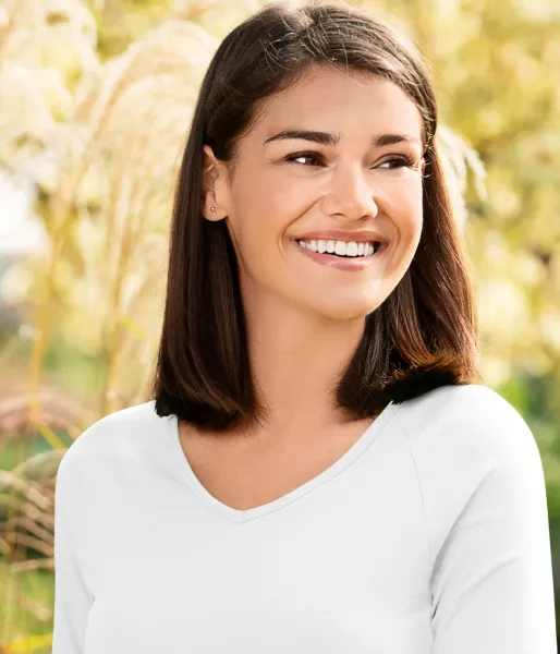 Női testhezálló póló, V-alakú nyakkivágással - Mély V-nyakkivágás