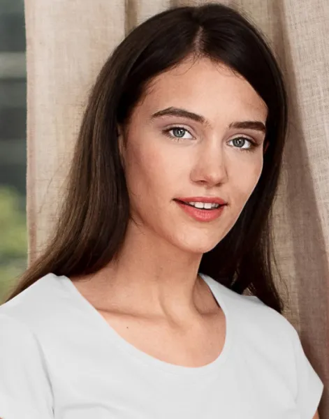 Női vékony póló, kerek nyakkivágással - Mélyebb kerek nyakkivágás